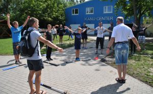 Warmmachen mit Manfred Kohs (rechts)